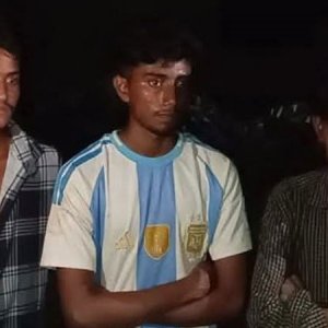 প্রেমিকাকে ডেকে নিয়ে দলবদ্ধ ধর্ষণ, গ্রেফতার ৩ প্রেমিকাকে ডেকে নিয়ে দলবদ্ধ ধর্ষণ, গ্রেফতার ৩