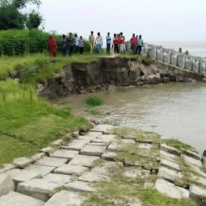 মুহূর্তেই ৩০ মিটার এলাকা নদীতে বিলীন