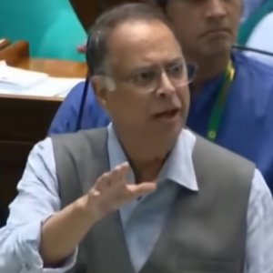 দেশে উত্তোলনযোগ্য গ্যাসের মজুত কত, জানালেন মন্ত্রী   