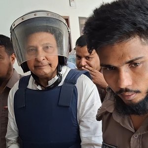 বিচারক-প্রশাসন কী করছে লাল-সবুজ খাতায় লিখে রাখছি, আদালতকে ইনু