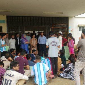 কুমিল্লা বিশ্ববিদ্যালয়ে আইন বিভাগের শিক্ষার্থীদের বিক্ষোভ