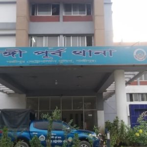 টঙ্গীতে ছিনতাইকারী সন্দেহে পিটুনিতে যুবক নিহত