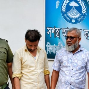 মিরপুর বিআরটিএ কার্যালয় থেকে দুই দালাল আটক, একমাসের কারাদণ্ড