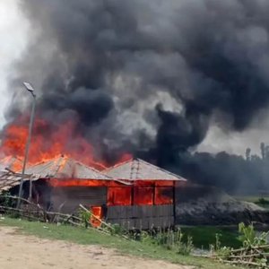 শিশুকে ধর্ষণচেষ্টার অভিযোগে হোটেল পুড়িয়ে দিলো বিক্ষুব্ধ জনতা