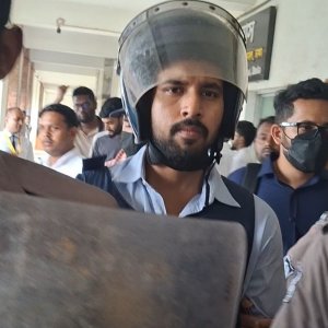 ‘স্ত্রীর শোক পালন করবো, নাকি মামলা মেইনটেইন করবো জানি না’