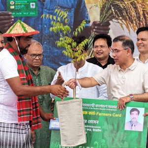 কৃষক কবির হোসেনের দাফন সম্পন্ন, পরিবারের পাশে থাকার আশ্বাস প্রতিমন্ত্রীর