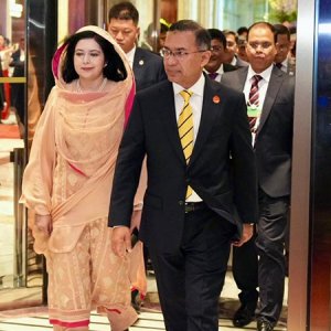 হাই স্পিড ট্রেনে বেইজিংয়ের পথে প্রধানমন্ত্রী