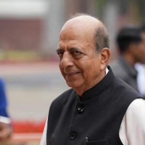 হাইকমিশনার ত্রিবেদীকে মন্ত্রীর সমমর্যাদা দিলো ভারত