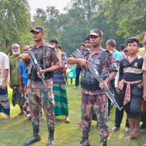 বিজিবি ও গ্রামবাসীর প্রতিরোধে ৭ জনকে ফেরত নিতে বাধ্য হলো বিএসএফ