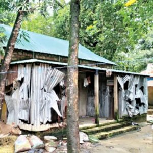 সুনামগঞ্জে ধর্ম অবমাননার অভিযোগে মন্দির-বাড়ি ভাঙচুর, এলাকায় আতঙ্ক