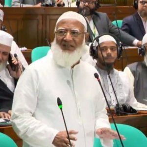 ‘সংসদ তোষামোদের জায়গা নয়, ট্যাক্সের টাকায় যেন চরিত্র হনন না হয়’