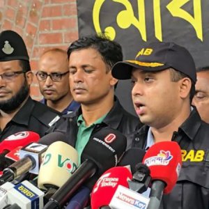 শেরেবাংলা নগরে তিন হাসপাতালে র‍্যাবের অভিযান, আটক ১৩