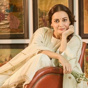 নিজ বাড়িতে প্লাস্টিক বর্জন করেছেন, তবু কেন বিতর্কে দিয়া মির্জা?