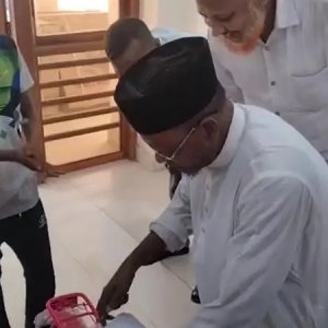 অন্যের নামে বরাদ্দ সাইকেলটি নিয়ে যাওয়ার পর ফেরত দিলেন জামায়াত নেতা