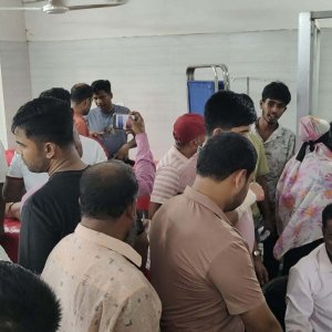 আসামি ধরতে গিয়ে হামলার শিকার পুলিশ কর্মকর্তাসহ ৩ জন