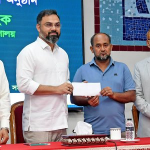 ক্রিকেটার মেহেদীর চিকিৎসায় ৫ লাখ টাকা দিলো ক্রীড়া মন্ত্রণালয়