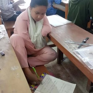 পা দিয়ে লিখে এইচএসসি পরীক্ষা দিচ্ছে পলি