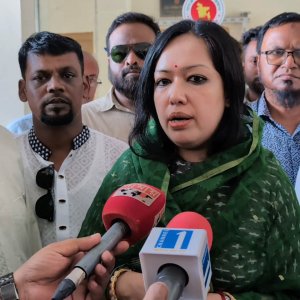 জামায়াতকে সাধুবাদ, শেখ হাসিনার দেশে ফিরতে বাধা নেই: রুমিন ফারহানা