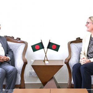 গণতন্ত্র শক্তিশালীকরণে সহযোগিতার আশ্বাস যুক্তরাজ্যের