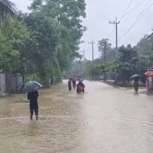 টানা বৃষ্টিতে খাগড়াছড়ির নিম্নাঞ্চল প্লাবিত, পাহাড়ধসের শঙ্কা