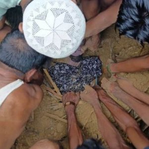 পাহাড়ধসে মাদ্রাসার ওপর পড়ে ৫ শিক্ষার্থীর মৃত্যু, মাটির নিচে আটকা অনেকে
