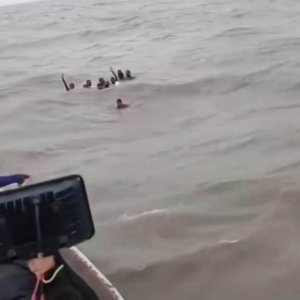 উত্তাল সাগরে ডুবে গেছে তিন ট্রলার, ১৩ জন নিখোঁজ 