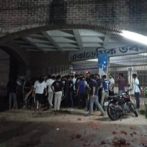 আর্জেন্টিনা-মিসরের খেলা নিয়ে বিশ্ববিদ্যালয়ে সংঘর্ষ, প্রক্টরসহ ১০ শিক্ষার্থী আহত