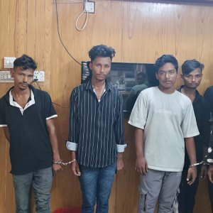 ডাকাতির প্রস্তুতিকালে শীর্ষ সন্ত্রাসী ‘কুত্তা ফারুক’সহ গ্রেফতার ৭