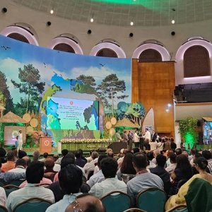 সরকারি অনুষ্ঠানে নেই প্রধানমন্ত্রীর ছবি, মঞ্চজুড়ে স্থান পেলো পরিবেশ সংরক্ষণ-সবুজায়ন