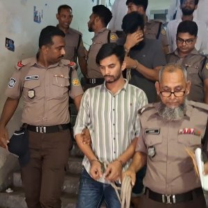 জঙ্গি সংগঠনে জড়িত সন্দেহে সিঙ্গাপুর ফেরত দুই যুবক রিমান্ডে 