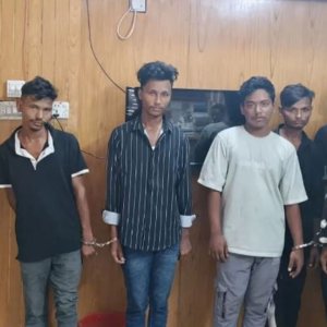 শীর্ষ সন্ত্রাসী ‘কুত্তা ফারুক’সহ ৭ জন কারাগারে