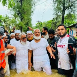 আমাদের সীমিত সামর্থ্য অনুযায়ী বিপন্ন মানুষের পাশে দাঁড়াবো: জামায়াত আমির