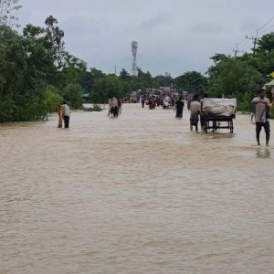 বান্দরবানের বন্যা পরিস্থিতির কিছুটা উন্নতি, সড়ক যোগাযোগ বিচ্ছিন্ন