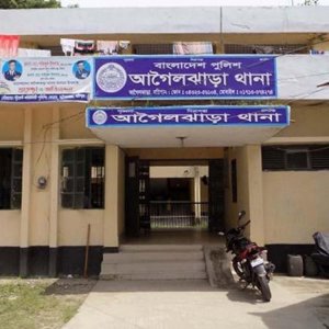 আগৈলঝাড়া থানায় হামলা ও পুলিশকে মারধরের ঘটনায় আটক ১৮