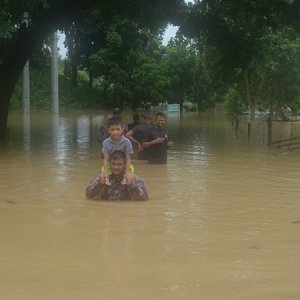 বান্দরবানের বন্যার্তদের সহয়তায় বিজিবি, ১২২ পরিবার উদ্ধার