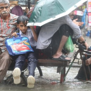 দুর্যোগপূর্ণ আবহাওয়ায় পরীক্ষা, তীব্র ক্ষোভ ও সমালোচনা 