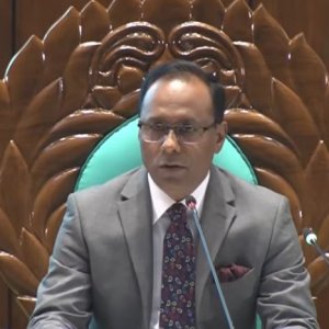 সংসদের ছাদ চুইয়ে পানি পড়ে ডেপুটি স্পিকারের ঘরে, পানি আটকান বাটি দিয়ে