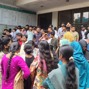 শিক্ষামন্ত্রীর পদত্যাগের দাবিতে রাজশাহী শিক্ষা বোর্ড ঘেরাও