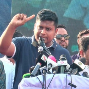 ফার্মের মুরগিরা রাস্তায় নেমেছিল বলেই আপনি শিক্ষামন্ত্রী, স্ট্যান্টবাজি চলবে না: হাসনাত আবদুল্লাহ