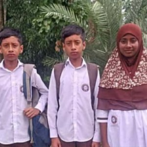 এবার চমক দেখালো যমজ তিন ভাইবোন, গর্বিত স্কুলশিক্ষক মা