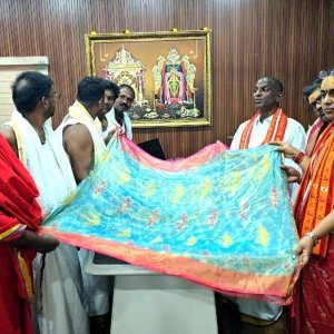 দিয়াশলাই বাক্সে ১৮ ফুটের শাড়ি, বিস্ময়ের বুননে এক তাঁতির গল্প