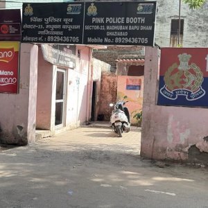 বুথের সামনে সাহায্যের আকুতি, ভয়ে দরজা বন্ধ করে ভেতরে পুলিশ: রক্তক্ষরণে মৃত্যু যুবকের