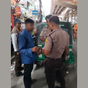 দায়িত্ব পালনে সার্জেন্টকে বাধা দেওয়ার অভিযোগে গ্রেফতার হলেন অটোরিকশাচালক