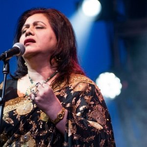 বন্যার্তদের পাশে দাঁড়াতে গাইবেন রুনা লায়লা