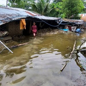 চট্টগ্রামে বন্যায় ক্ষতিগ্রস্ত পৌনে ৮ লাখ মানুষ, পানিবন্দি হাজারো পরিবার 