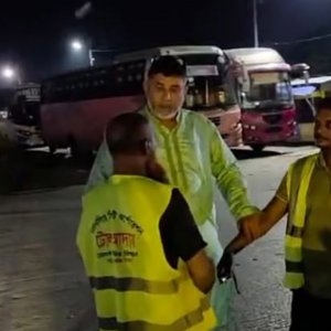 চাঁদা আদায়ের ভিডিও ভাইরাল, দুজনকে হাতেনাতে ধরলেন প্রশাসক