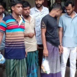 প্রেমিকের কাছ থেকে ছিনিয়ে নিয়ে প্রেমিকাকে ধর্ষণ, গ্রেফতার ৬