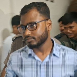 উগ্রবাদী সংগঠনে জড়িত থাকার অভিযোগে বিমানবন্দরে গ্রেফতার মামুন রিমান্ডে