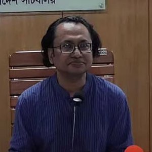 শেখ হাসিনার দেশত্যাগ নিয়ে যা বললেন তথ্য উপদেষ্টা 