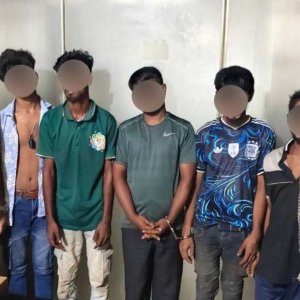 প্রস্তুতিকালে পাঁচ ছিনতাইকারী গ্রেফতার 